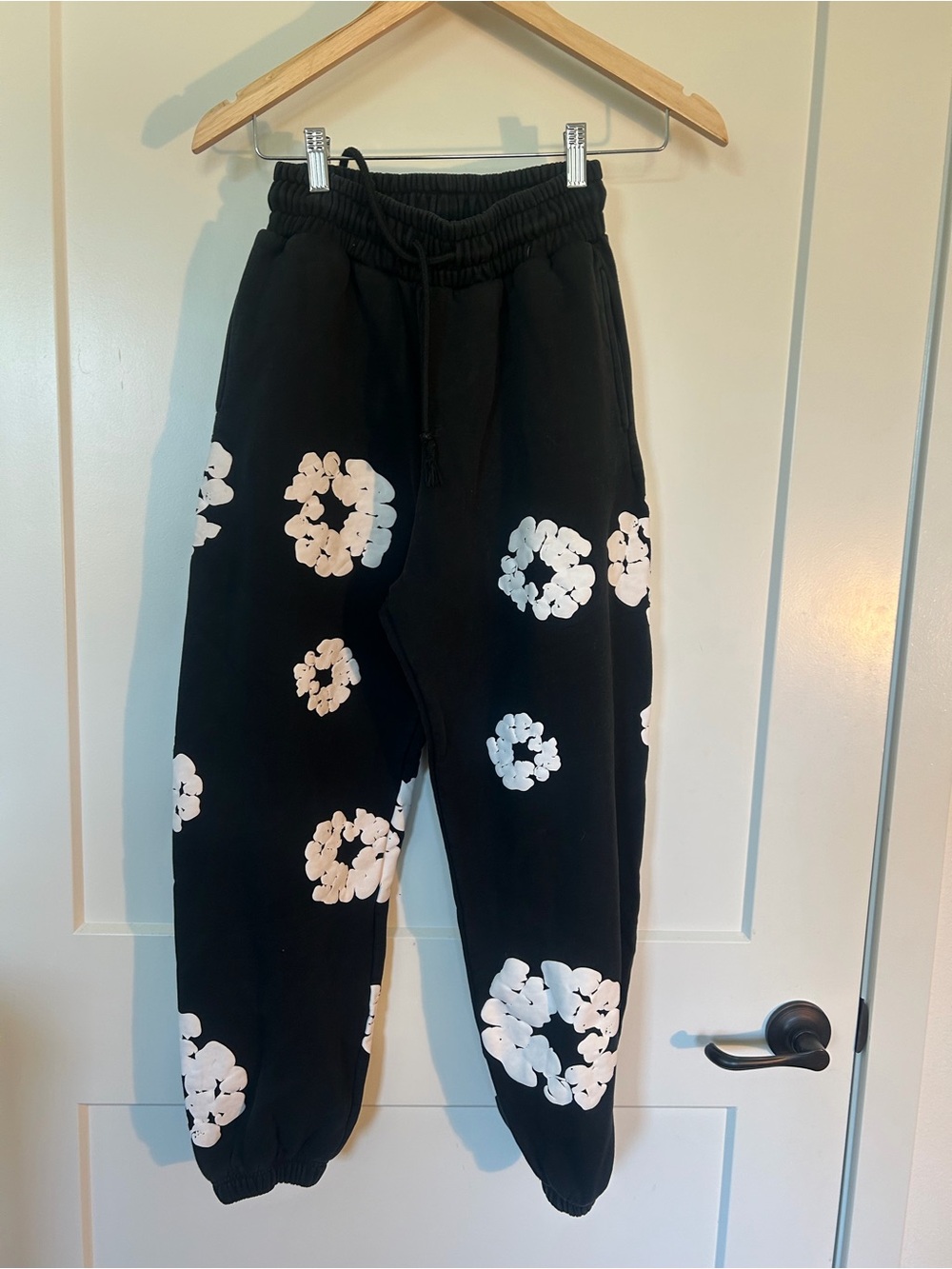 Denim Tears Black Joggers with White Cotton Wreath pattern Streetwear Sz M
